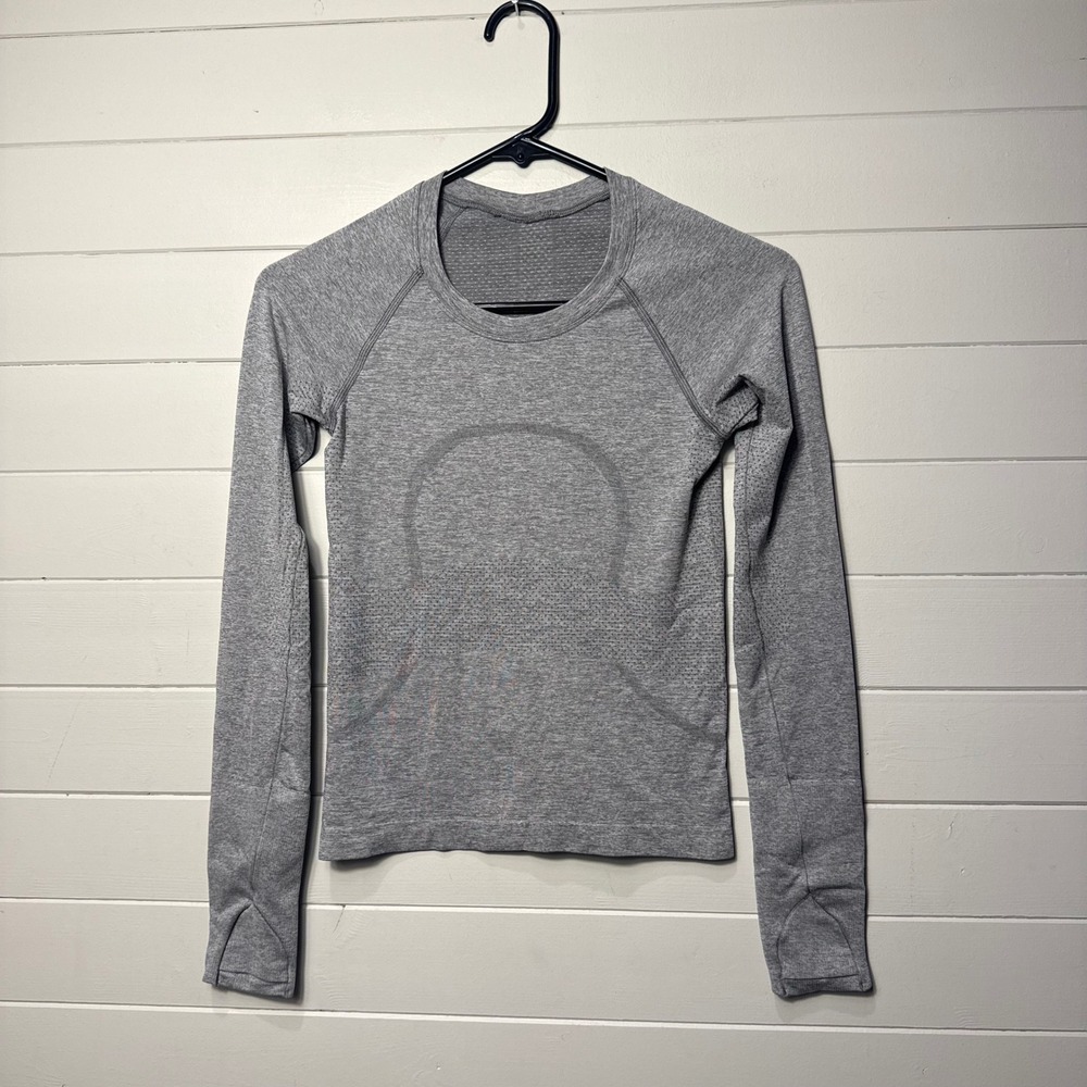 Lululemon Swiftly Tech Long Sleeve 2.0 Women 2 Grey Athletic Top EXCELLENT